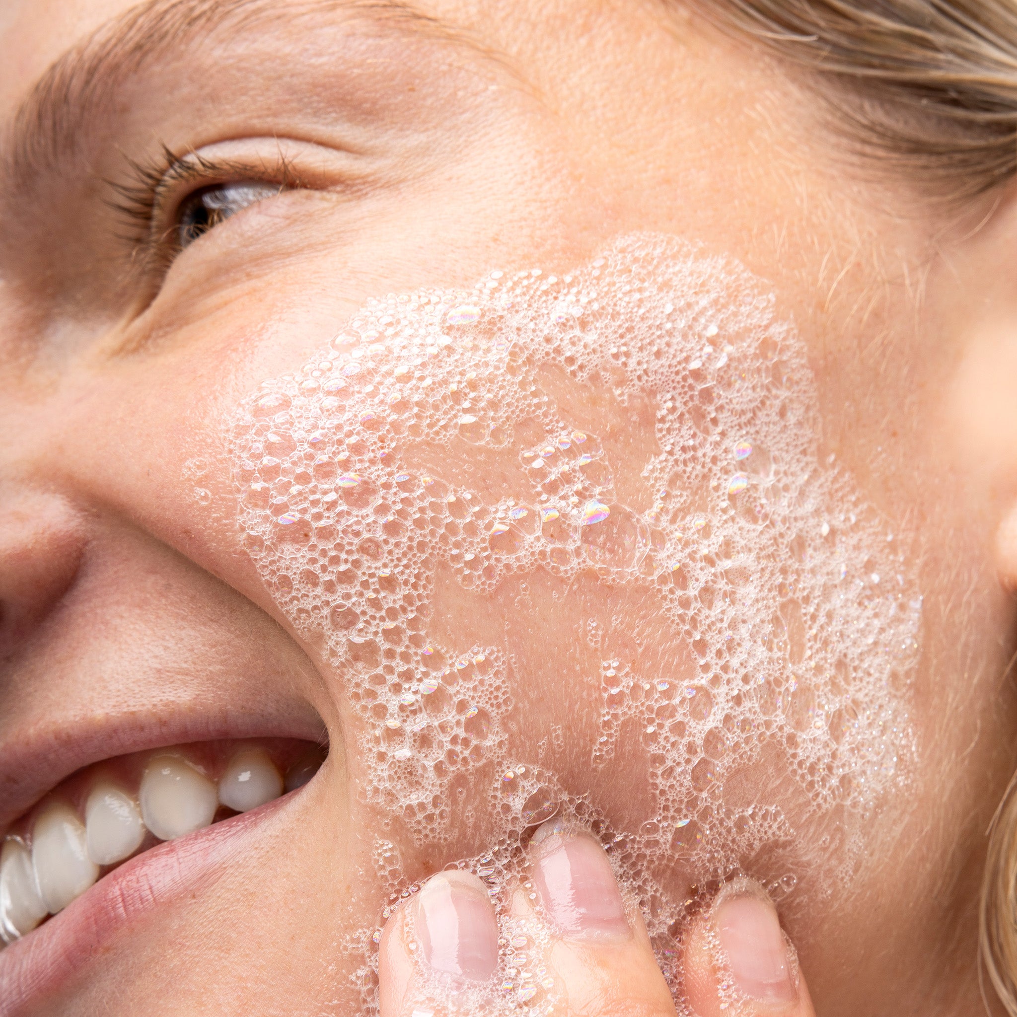 Tea Tree Skin Clearing Facial Wash - Image 4