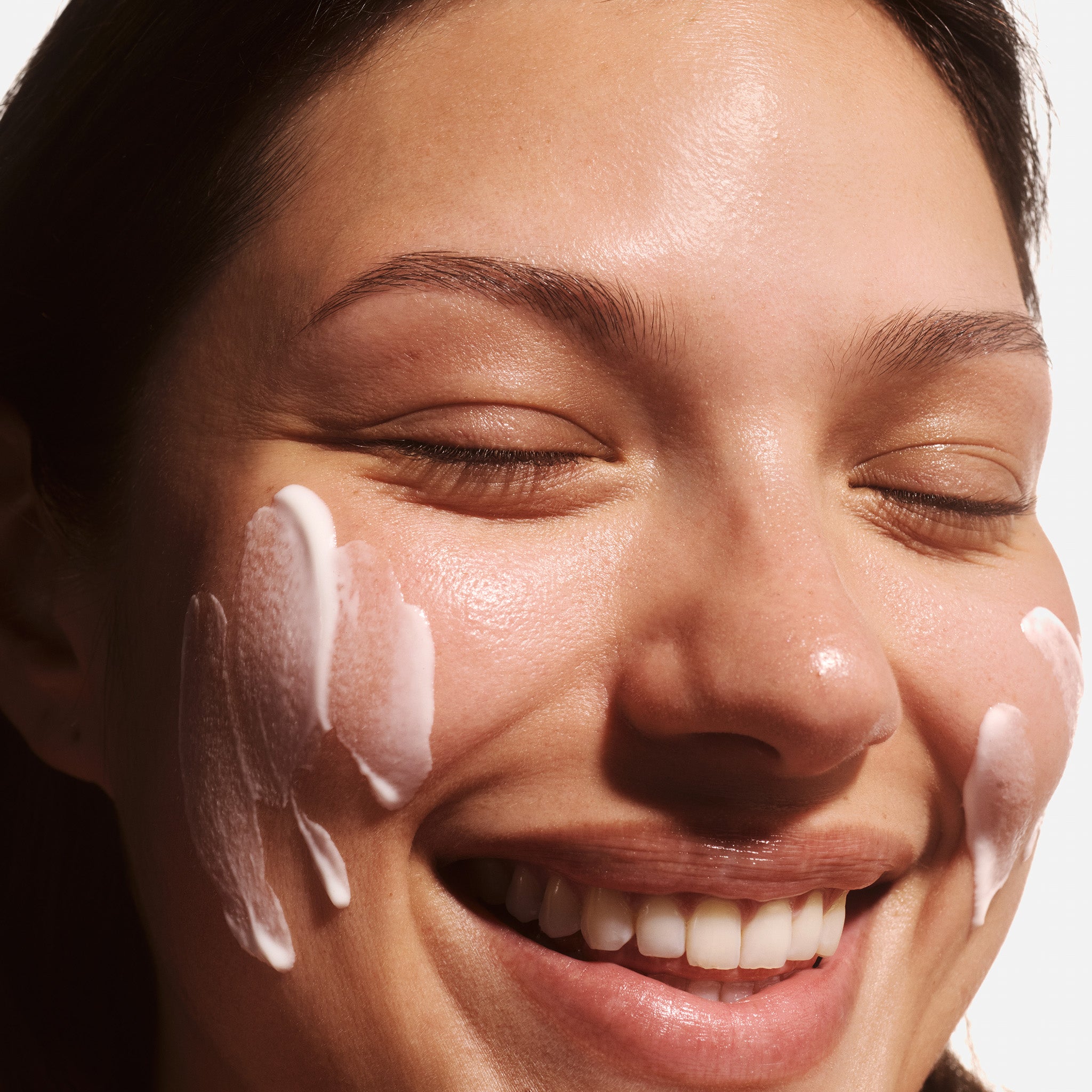Skin Defence Hydrating Face Protector - Image 3