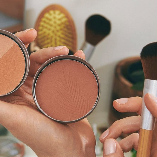 Coconut Bronze Glistening Glow Powder - Image 6
